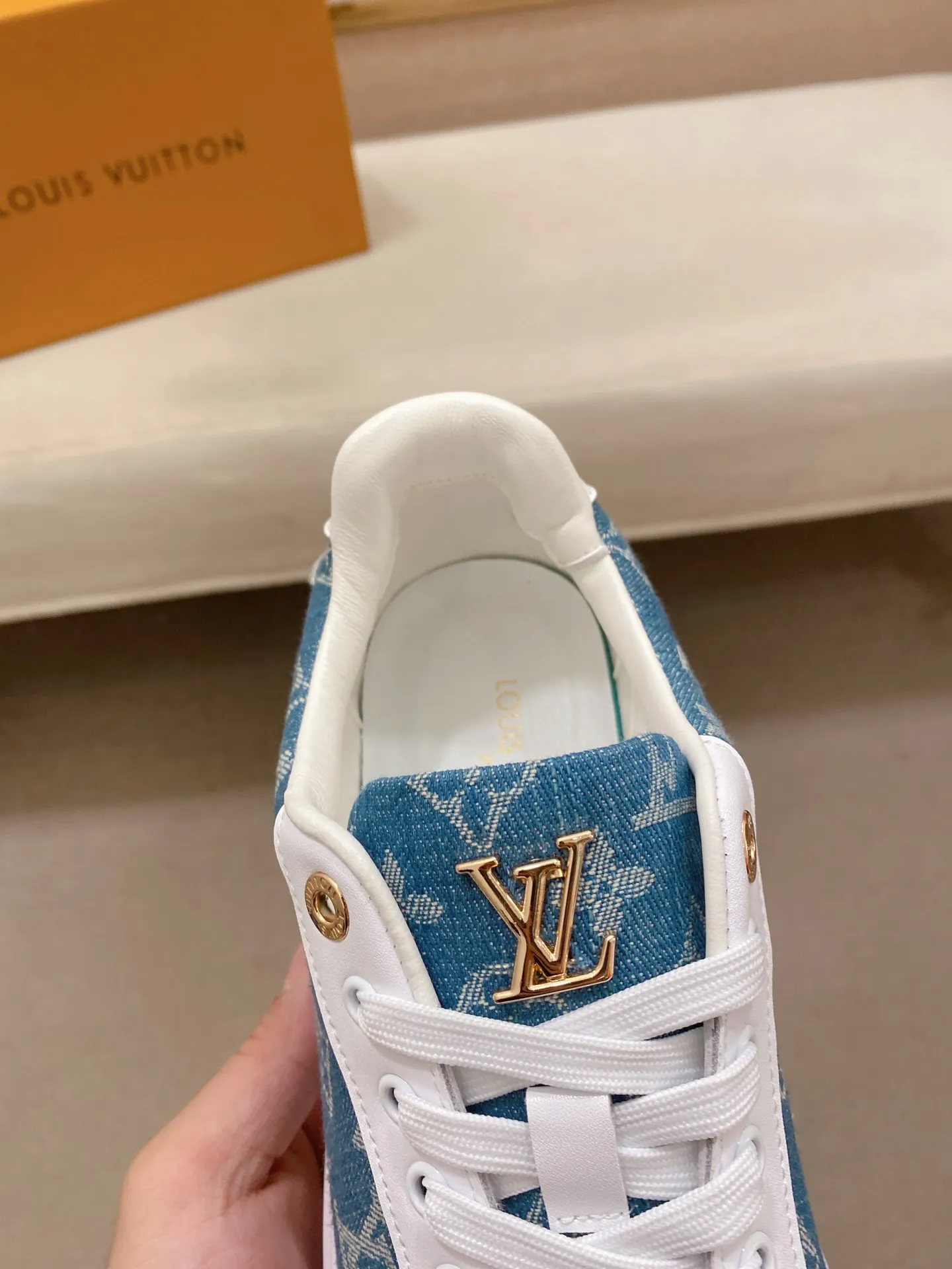 Men's shoes 💰: 400💰🎉🎉LV~Louis Vuitton trendy men's shoes New shipments Latest matching The same style as the official website Super high quality Hot sales of the season [strong] [strong] [strong] Selected first-layer cowhide, comfortable cowhide lining, original last, comfortable on the foot, wear-resistant rubber outsole Size number: 38-44.